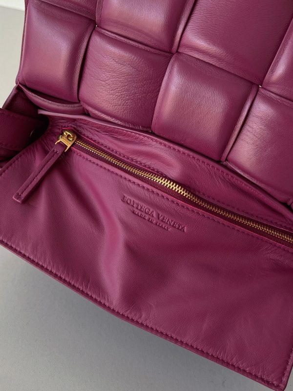 Imitation du sac Bottega Veneta Padded Cassette en Cinnabar – Image 6