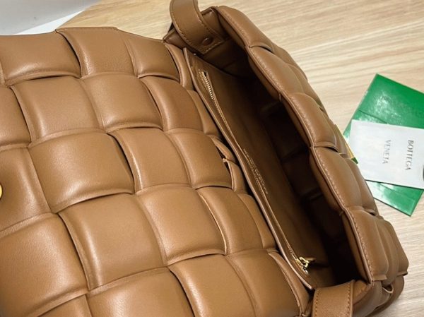 Réplique Sac Bottega Veneta Padded Cassette en Caramel – Image 8