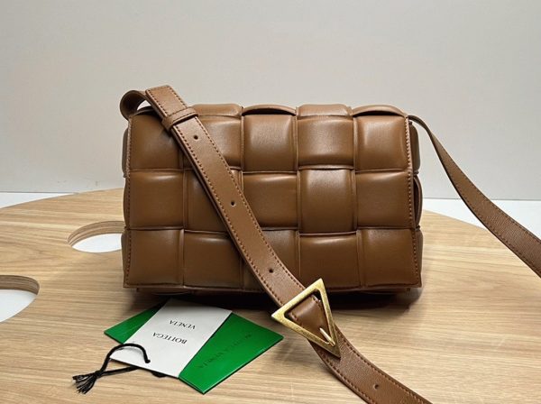 Réplique Sac Bottega Veneta Padded Cassette en Caramel – Image 4