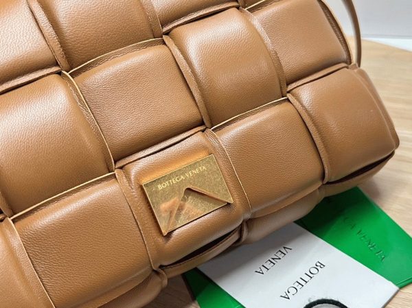 Réplique Sac Bottega Veneta Padded Cassette en Caramel – Image 2