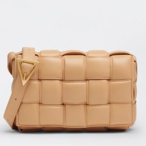 Contrefaçon Sac Bottega Veneta Padded Cassette en Amande