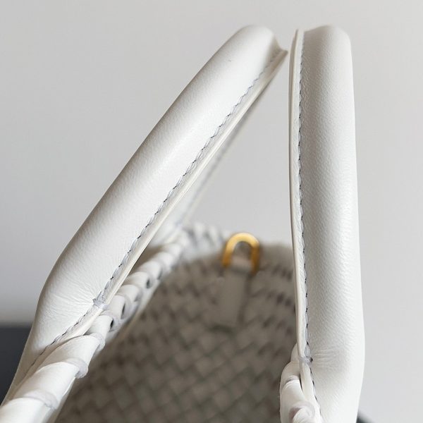 Réplique du sac Bottega Veneta Cabat Mini en cuir d’agneau intrecciato blanc – Image 6