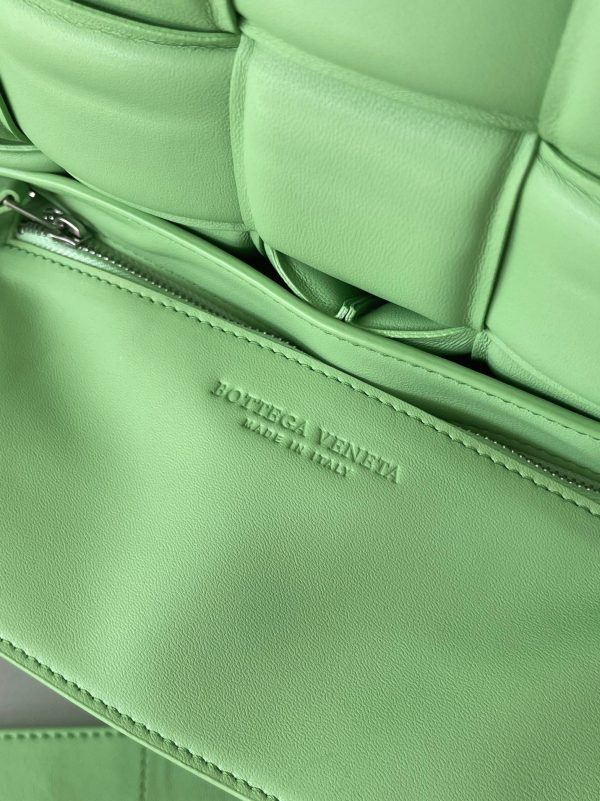 Réplique Sac Bottega Veneta Padded Cassette en Vert Acide – Image 9