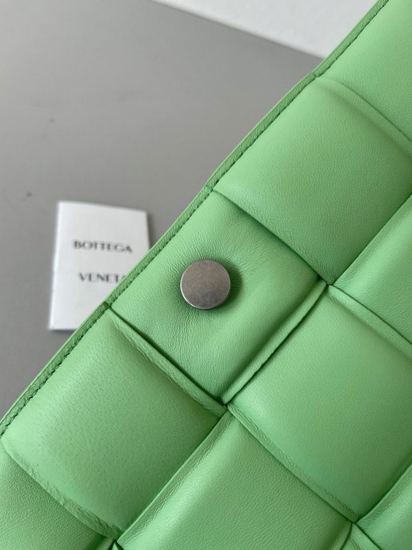 Réplique Sac Bottega Veneta Padded Cassette en Vert Acide – Image 6