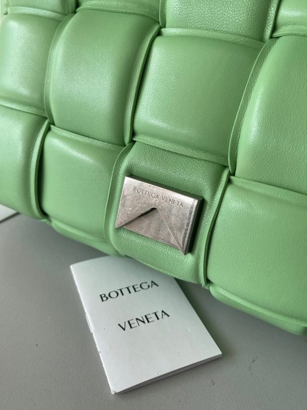 Réplique Sac Bottega Veneta Padded Cassette en Vert Acide – Image 4