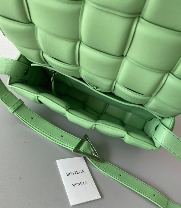 Réplique Sac Bottega Veneta Padded Cassette en Vert Acide – Image 2