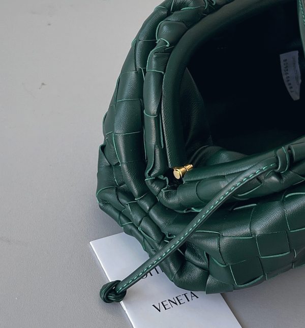 Contrefaçon Mini Pochette Bottega Veneta avec Sangle en Raintree – Image 2