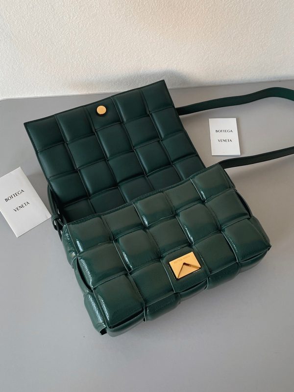 Faux Sac Bottega Veneta Padded Cassette en Vert – Image 7