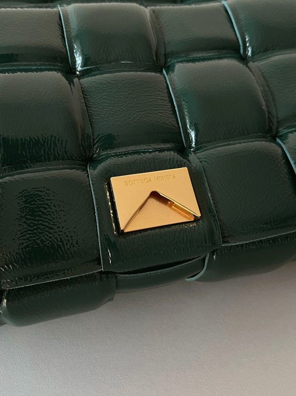Faux Sac Bottega Veneta Padded Cassette en Vert – Image 6