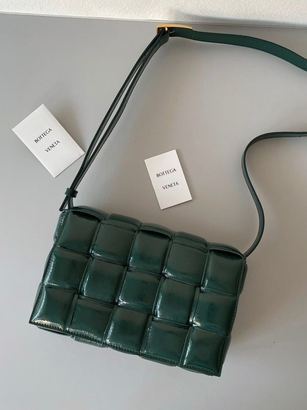 Faux Sac Bottega Veneta Padded Cassette en Vert – Image 4