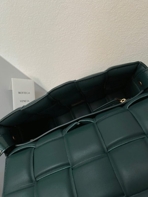 Faux Sac Bottega Veneta Padded Cassette en Vert – Image 3