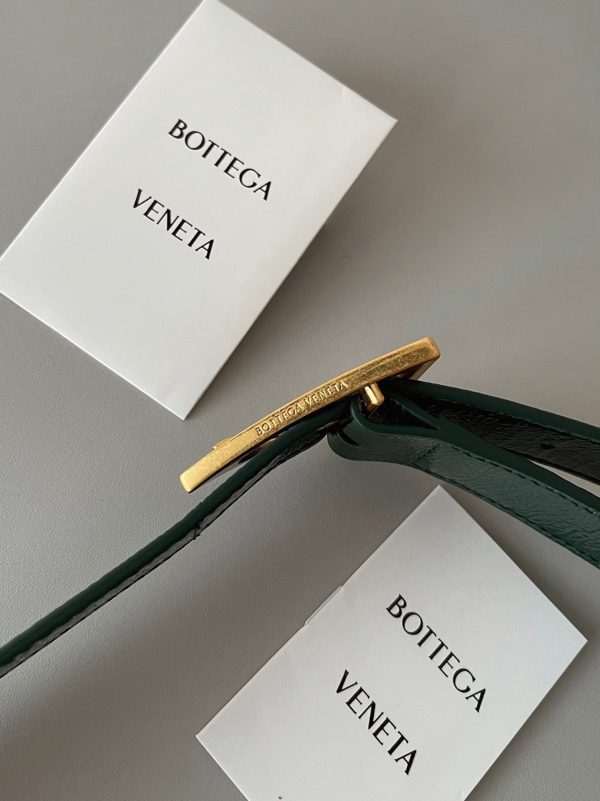 Faux Sac Bottega Veneta Padded Cassette en Vert – Image 10
