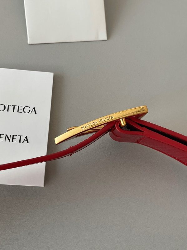 Contrefaçon Sac Bottega Veneta Padded Cassette en Rouge – Image 7