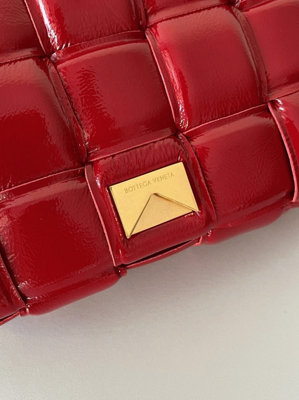 Contrefaçon Sac Bottega Veneta Padded Cassette en Rouge – Image 6