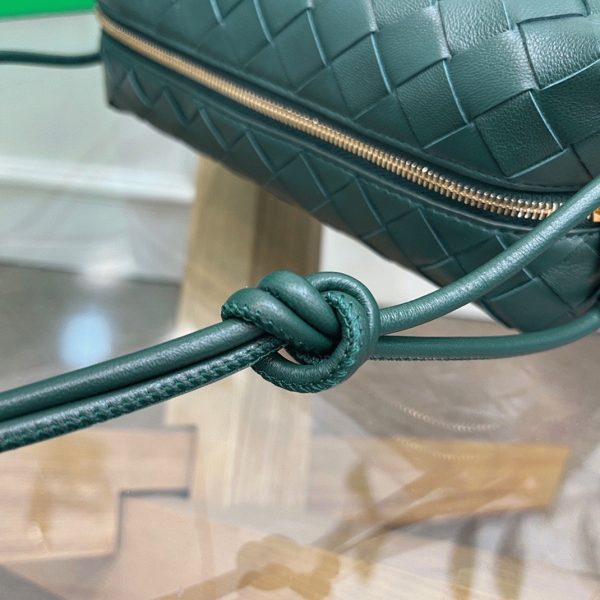 Contrefaçon Petit Sac Bottega Veneta Loop en Raintree – Image 9