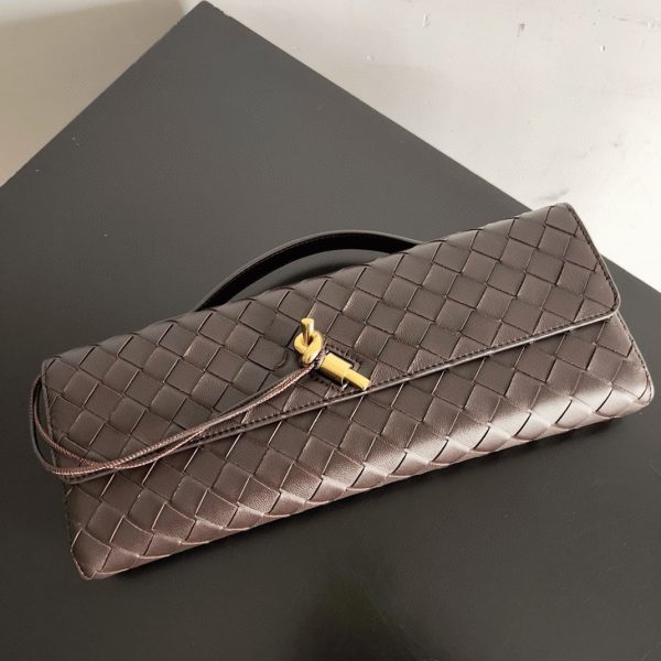 Faux sac Bottega Veneta Andiamo Clutch avec poignée en Fondant – Image 7