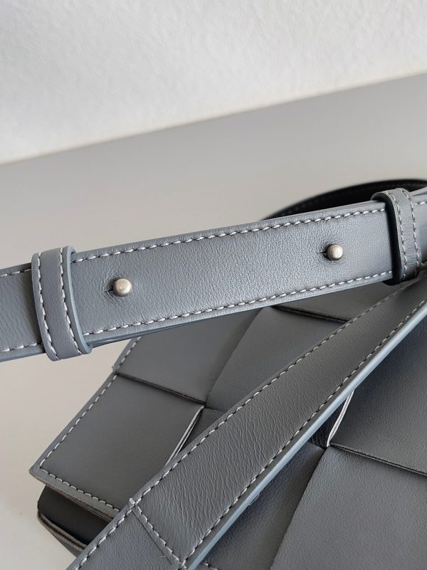 Fausse Bottega Veneta Cassett en Thunder – Image 9
