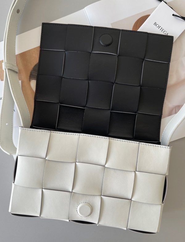 Fausse Bottega Veneta Cassett en blanc – Image 7