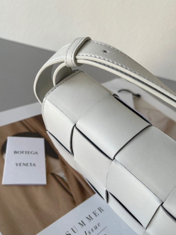 Fausse Bottega Veneta Cassett en blanc – Image 4