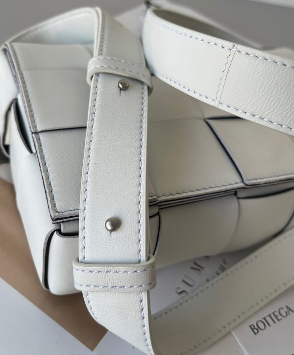 Fausse Bottega Veneta Cassett en blanc – Image 2