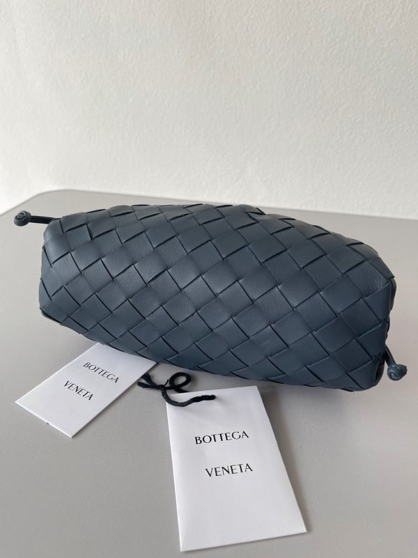 Faux sac Bottega Veneta Mini Pouch avec bandoulière en Space – Image 5