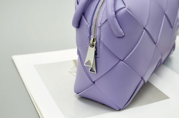 Contrefaçon petit sac Bottega Veneta Cassette Camera en Wisteria – Image 9