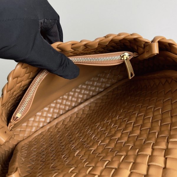 Réplique Bottega Veneta Cobble Small Bag en Caramel – Image 9