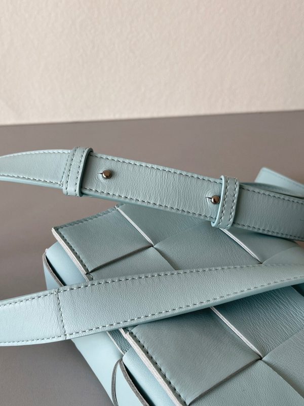 Réplique du sac Bottega Veneta Cassett en Teal lavé – Image 3