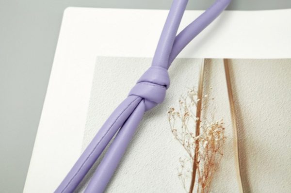 Contrefaçon petit sac Bottega Veneta Cassette Camera en Wisteria – Image 8