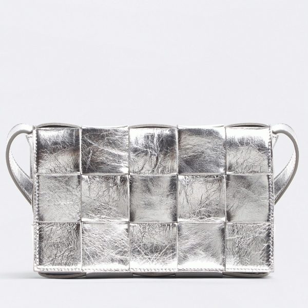 Contrefaçon du sac Bottega Veneta Cassette en argent