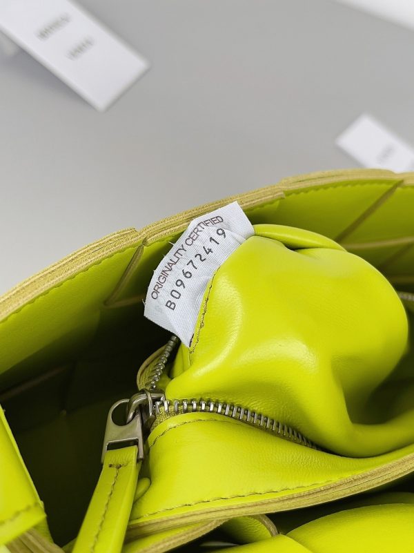 Fausse Bottega Veneta Cassett en Acid Kiwi – Image 6