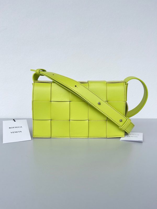 Fausse Bottega Veneta Cassett en Acid Kiwi – Image 3