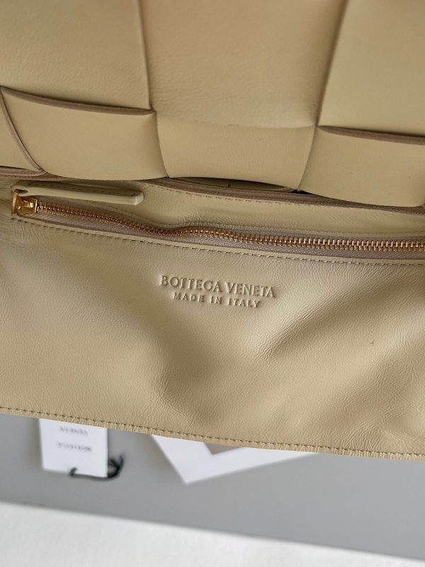 Réplique du sac Bottega Veneta Cassette en Porridge – Image 8