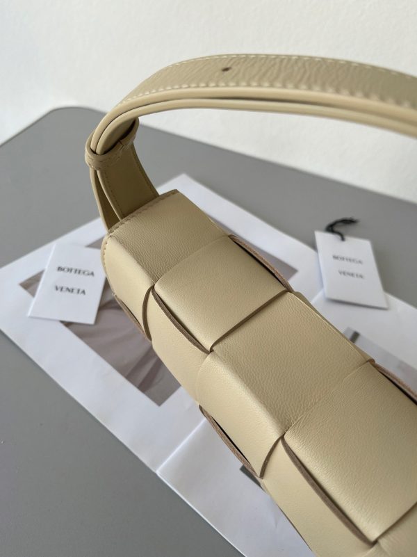 Réplique du sac Bottega Veneta Cassette en Porridge – Image 6