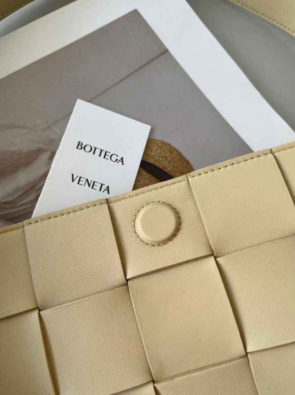 Réplique du sac Bottega Veneta Cassette en Porridge – Image 3