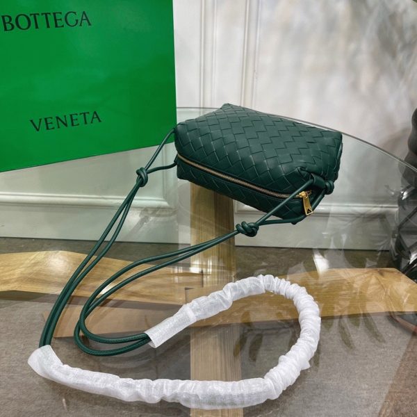 Contrefaçon Petit Sac Bottega Veneta Loop en Raintree – Image 2