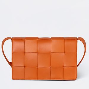Contrefaçon du sac Bottega Veneta Cassette en orange