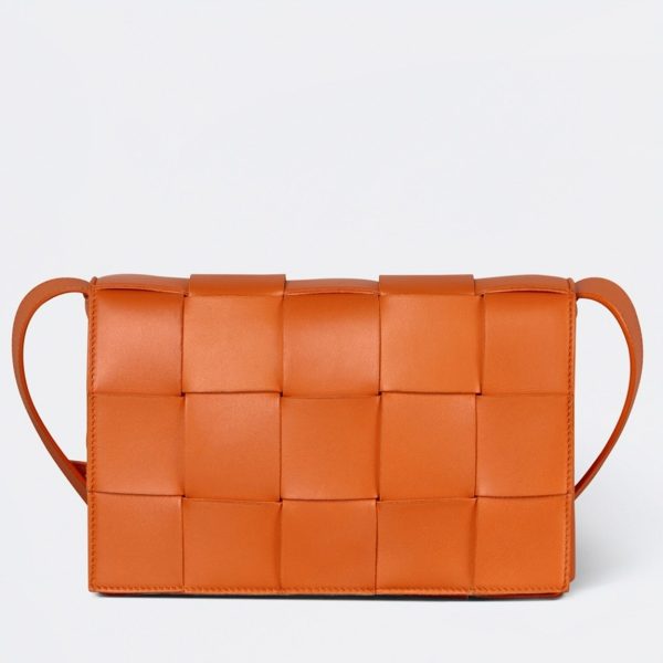 Contrefaçon du sac Bottega Veneta Cassette en orange
