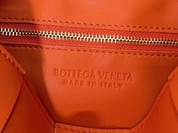 Contrefaçon du sac Bottega Veneta Cassette en orange – Image 5