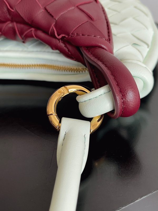 Contrefaçon petit sac Bottega Veneta Gemelli en Glacier/Barolo – Image 9
