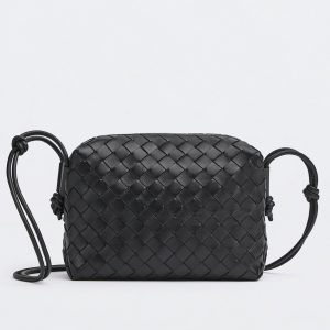 Faux Petit Sac Bottega Veneta Loop en Noir