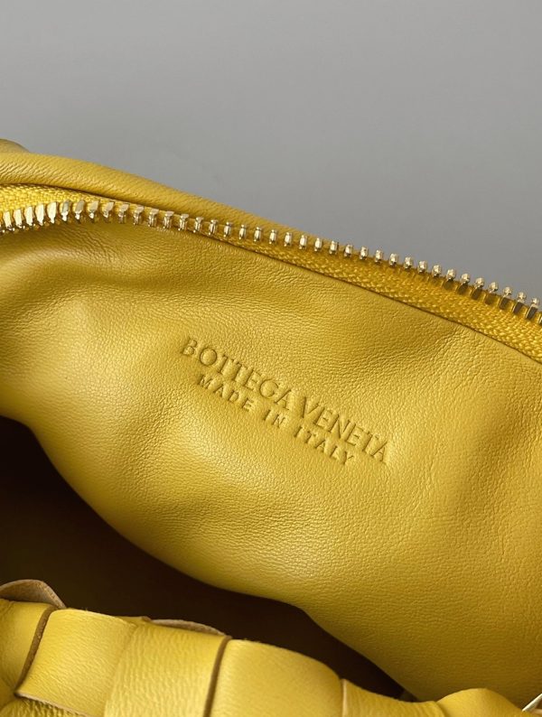 Contrefaçon Mini Sac Bottega Veneta BV Jodie en Jaune – Image 4
