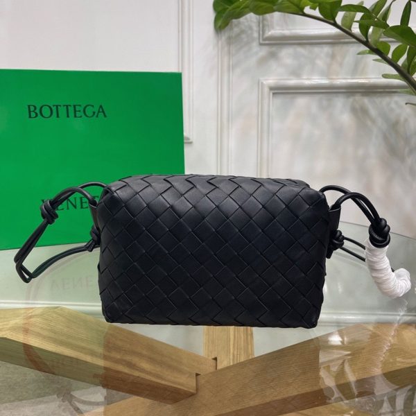 Faux Petit Sac Bottega Veneta Loop en Noir – Image 7