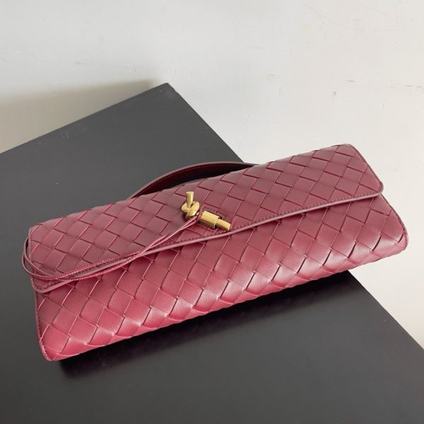 Contrefaçon sac Bottega Veneta Andiamo Clutch avec poignée en Barolo – Image 5