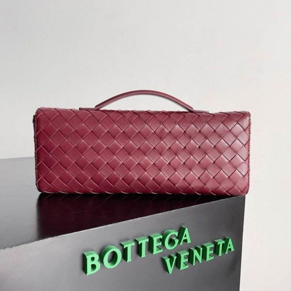Contrefaçon sac Bottega Veneta Andiamo Clutch avec poignée en Barolo – Image 4