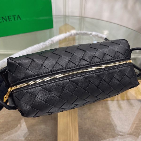 Faux Petit Sac Bottega Veneta Loop en Noir – Image 5