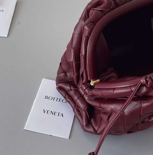Réplique sac Bottega Veneta Mini Pouch avec bandoulière en Bordeaux – Image 3