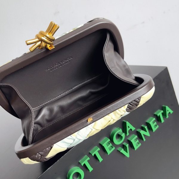 Fausse Bottega Veneta Knot Minaudiere Clutch en Multicolore – Image 6