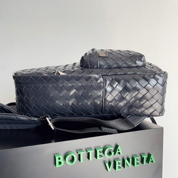 Réplique Bottega Veneta Small Backpack en Bleu Foncé – Image 3