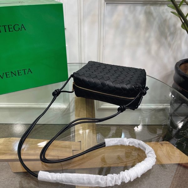 Faux Petit Sac Bottega Veneta Loop en Noir – Image 3